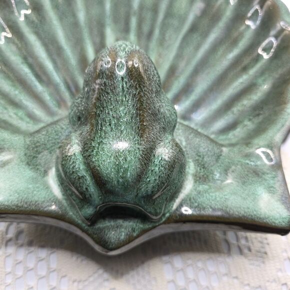 Vintage Mid Century Modern Art Pottery - Large Shell with perching frog 12 x 12 - Picture 6 of 7